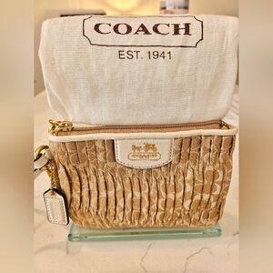 COACH Madison Small Wristlet in Gathered Signature Jacquard New, no tags.